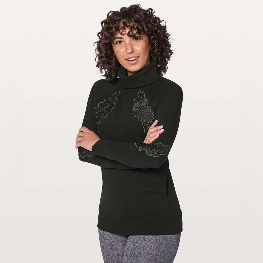 Lululemon Embroidered To You Tunic
Black size 8